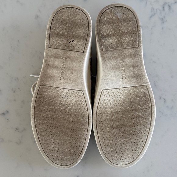 Vionic Winny Sneaker Leopard Print. - Picture 8 of 9